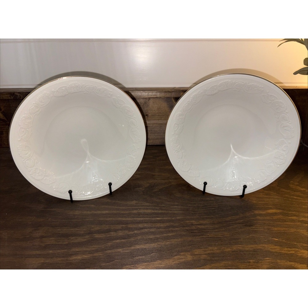 Farberware CALAIS #4173 Serving Vegetable Bowl White Embossed 1998